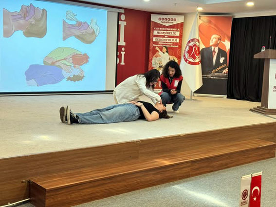 Silivri Kızılay’dan üniversitelilere İlk Yardım Eğitimi