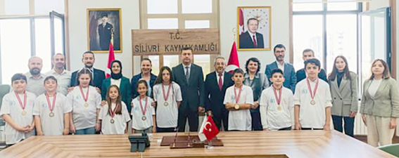 Silivri Akıl ve Zekâ Oyunları Şampiyonlarından Kaymakam Toğan’a ziyaret