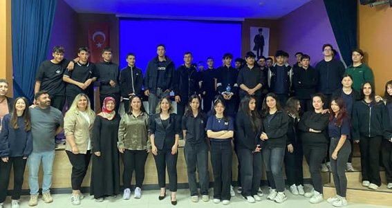 Silivri Necip Sarıbekir Lisesi’nde Bilişim Öğrencilerine Sektör Rehberliği