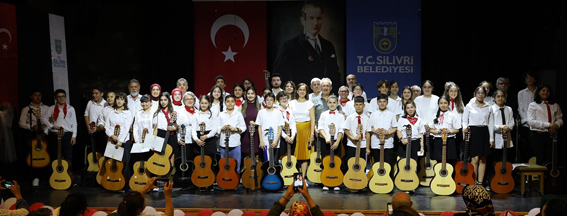 Silivrili çocuklar yeteneklerini sahneye taşıdı