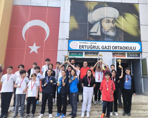 Silivri Ertuğrul Gazi Ortaokulu Satranç ve Karate Şampiyonları ödüllendirildi
