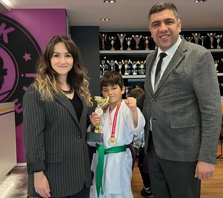Odak Koleji Öğrencilerinden Karatede çifte derece