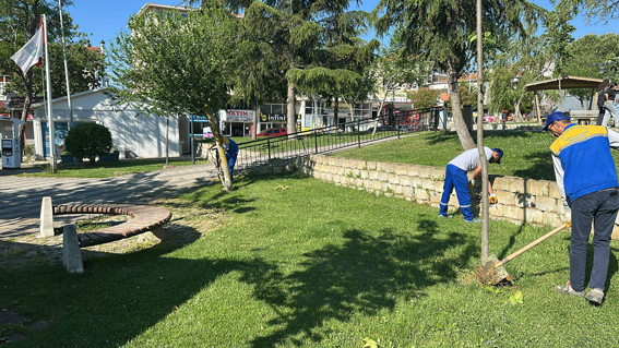 Silivri parklarında bahar temizliği ve yenileme çalışmaları