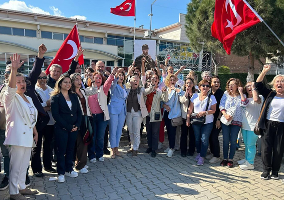 CHP’Lİ KADINLARDAN CEZAEVİNDEKİ GENÇLER İÇİN DESTEK MESAJI “Adalet Çağrısına Omuz Verdik, Özgürlük Sevincini Paylaştık”