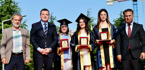 Silivri Belediye Başkanı Balcıoğlu, Silivri Anadolu Lisesi Mezuniyetinde gençlerin yanında