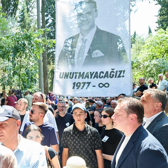 BAŞKAN BALCIOĞLU, FERDİ ZEYREK’E VEDA ETTİ “Ülkemizin ve partimizin çok kıymetli bir evladını kaybettik”
