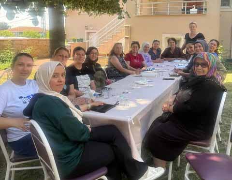 Silivri Kent Konseyi Eğitim Komisyonu Gazitepe’de üretici kadınlarla buluştu