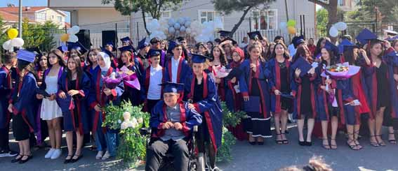 Silivri Gümüşyaka Ortaokulu mezunlarını uğurladı