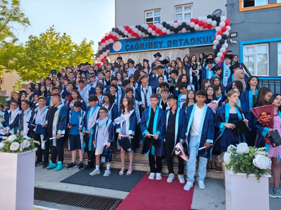 Silivri Çağrıbey Ortaokulu mezunlarını uğurladı