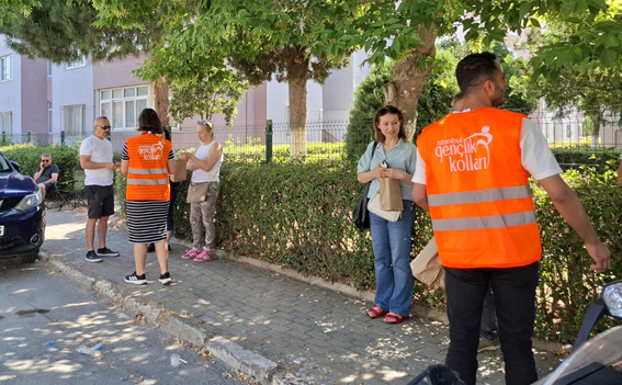 Silivrili çocuklar içeride ter döktü, aileler dışarıda yalnız bırakılmadı!