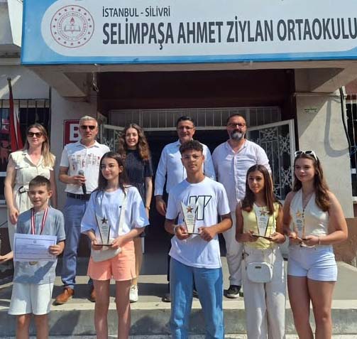 Selimpaşa Ziylan Ortaokulu öğrencileri başarılarıyla gururlandırdı, ödüllerini aldı