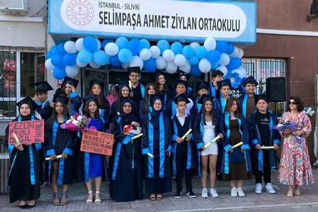 Selimpaşa Ahmet Ziylan Ortaokulu mezunlarını uğurladı