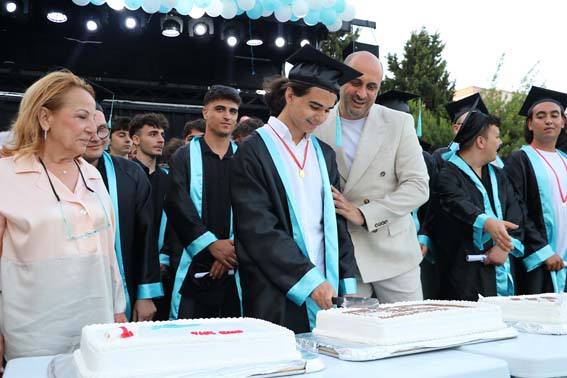 Silivri Yusuf Sarıbekir Lisesi’nde mezuniyet coşkusu