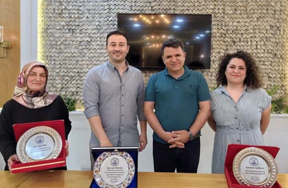 Çağrıbey Ortaokulu’nda Veda Töreni: Üç öğretmene plaketle uğurlama