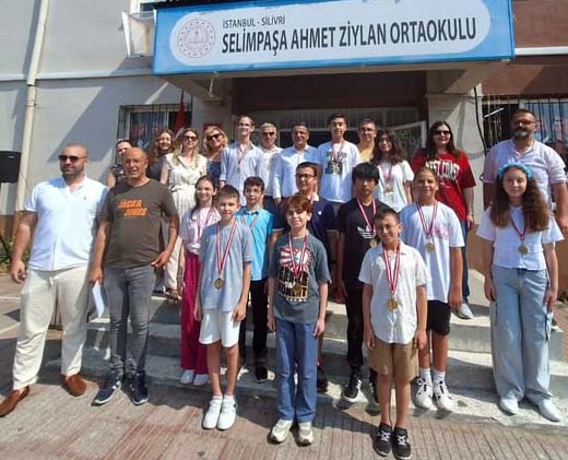 Selimpaşa Ahmet Ziylan Ortaokulu’nda başarılı öğrenciler madalyayla ödüllendirildi