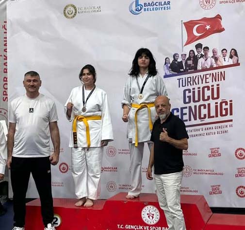 Silivrili Karatecilerden anlamlı şampiyonada Madalya Yağmuru
