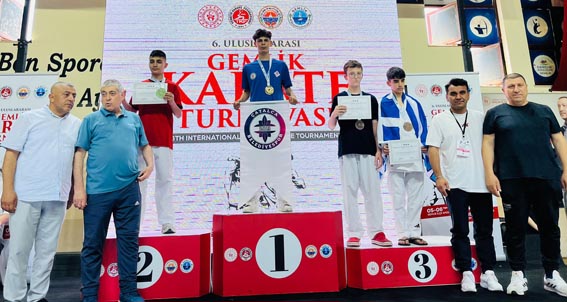 Silivrili Mehmet Faruk Ceyhan’dan üçte üç şampiyonluk