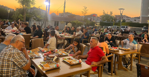 Silivri Cemevinde lokma paylaşımları devam ediyor