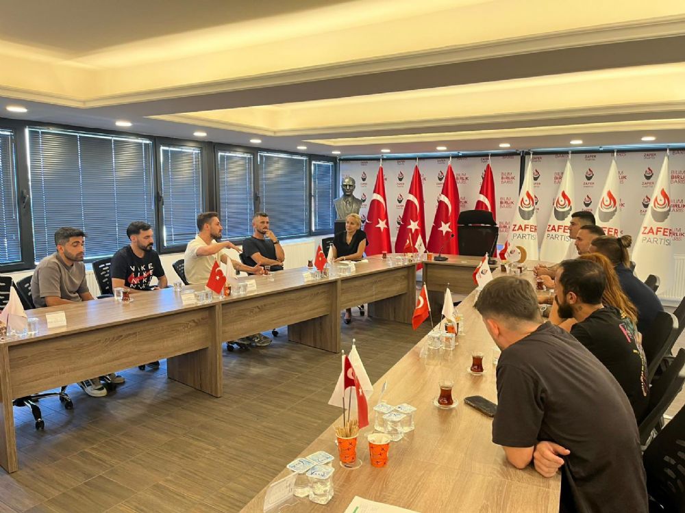 Zafer Partisi’nden TFF’ye Çağrı: '25 Yaş Üstü Futbolcular Mağdur Edilmesin'