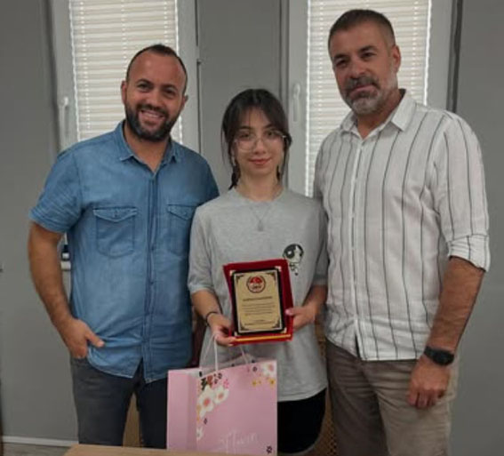 LGS Türkiye Şampiyonu Ilgın Esila Dağıstan’a okulundan anlamlı ödül