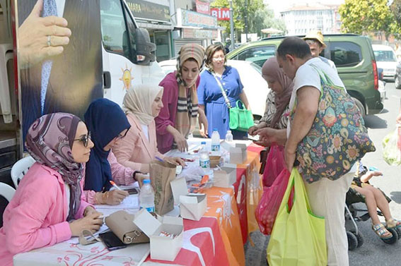 Silivri AK Nokta Pazartesi pazarında kuruldu