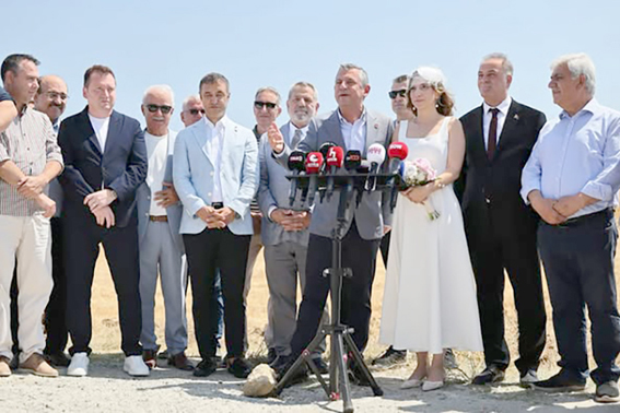 CHP Lideri Özel, İmamoğlu’nu ziyaret etti, cezaevinde nikâh şahidi oldu