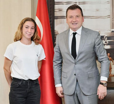 Milli Sporcu İrem Kurt’tan Başkan Balcıoğlu’na ziyaret