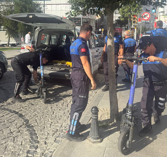 Silivri'de yaya kaldırımlarını işgal eden Scooterlar kaldırıldı