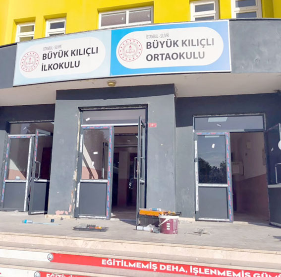 Silivri Büyük Kılıçlı İlk ve Ortaokulu yeni eğitim yılına güvenli kapılarla hazırlanıyor