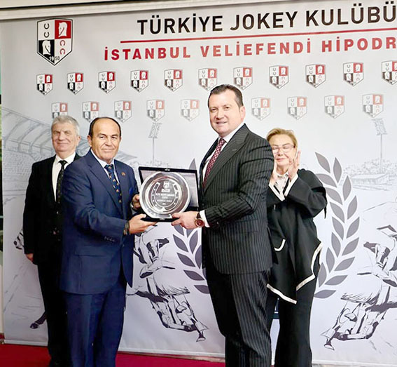 Balcıoğlu, Silivri Belediye Başkanlığı Koşusu’nda ödül takdim etti