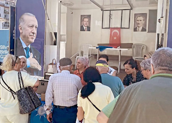 Silivri AK Parti’den Meydanda “AK Nokta” çalışması