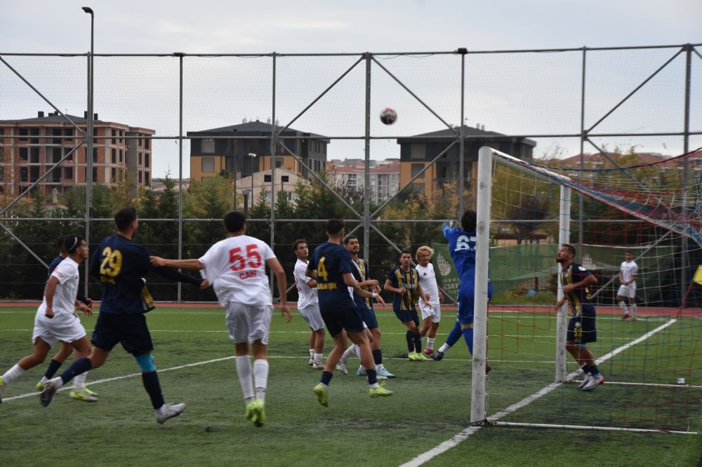Küçükçekmece Sinopspor Zorlanmadan 3 Puanı Aldı: 3-1