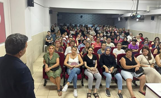 Silivri Çağrıbey Ortaokulu’nda 8. sınıf velileriyle bilgilendirme toplantısı