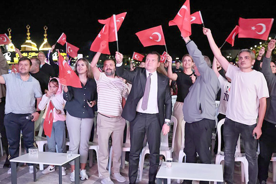 Silivri Sahili’nde 12 Dev Adam coşkusu