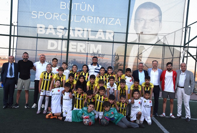 Çantaköy’de Futbol Şöleni: Minik Yıldızlar Sahada