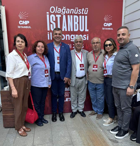 CHP'de Olağanüstü İl Kongresi gergin başladı