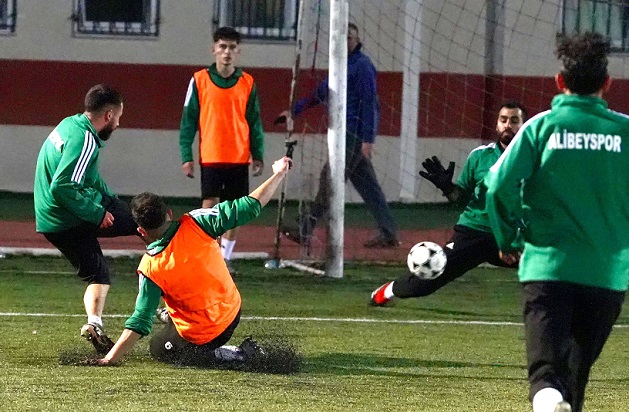 Alibeyspor yeni sezona genç ve dinamik kadrosuyla hazırlanıyor