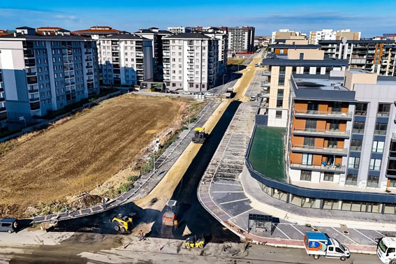 Silivri’de asfalt mesaisi devam ediyor