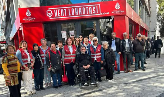 Silivri CHP Kadın Kolları Kent Lokantası'nda vatandaşlarla buluştu