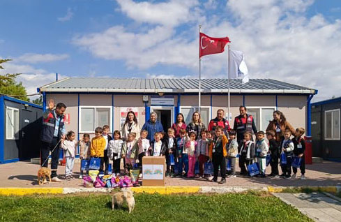 Silivri Harikalar Diyarı Anaokulu miniklerinden anlamlı ziyaret