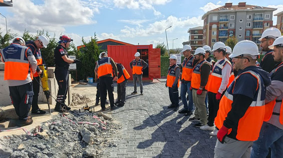 Silivri’de Afet Bilinci Eğitimleri sürüyor