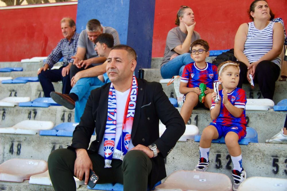 Murat Yıldız'dan Serdar Şahin'e Sert Yanıt: “Silivrispor’da gerçek gündem çocuklarımız ve onların geleceği olmalı.”
