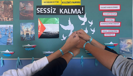 Silivri’de Öğrenci ve Öğretmenlerden Sumud Filosu’na Mavi Kurdele Desteği