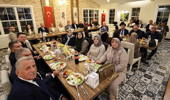 Silivri Belediye Başkanı Balcıoğlu, eşiyle birlikte Muhtarlar Günü yemeğinde muhtarlarla buluştu