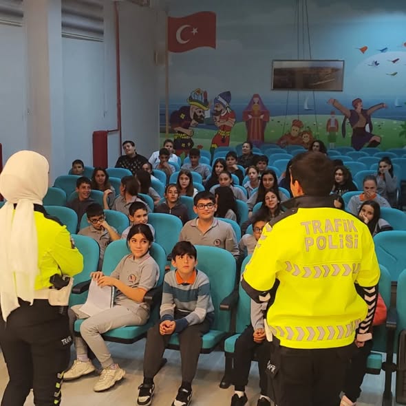 Silivri’de öğrencilere Siber Zorbalık Ve Trafik Eğitimi