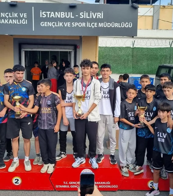 Silivri İBB Abdülezel Paşa İlkokulu’ndan Cumhuriyet Koşusunda madalya yağmuru