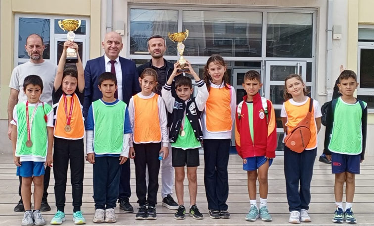 Silivri Ortaköy Sezin Öztaş İlkokulu’ndan Cumhuriyet Koşusunda çifte şampiyonluk