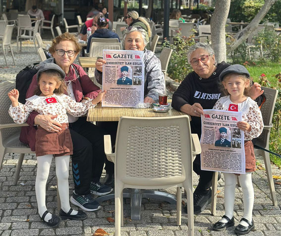 Miniklerden Cumhuriyetin İlanı sahneleme: “Yazıyor… Yazıyor!”