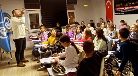 Silivri Ülkü Ocakları’nda İngilizce Kursu devam ediyor