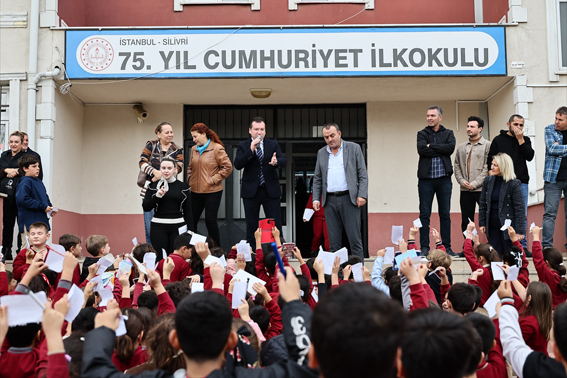 Silivri Belediye Başkanı Bora Balcıoğlu’ndan 75. Yıl Cumhuriyet Ortaokulu’na ziyaret